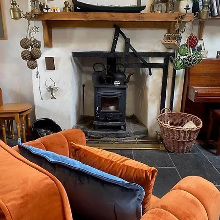 Charming Music Shop -town Centre Dingle