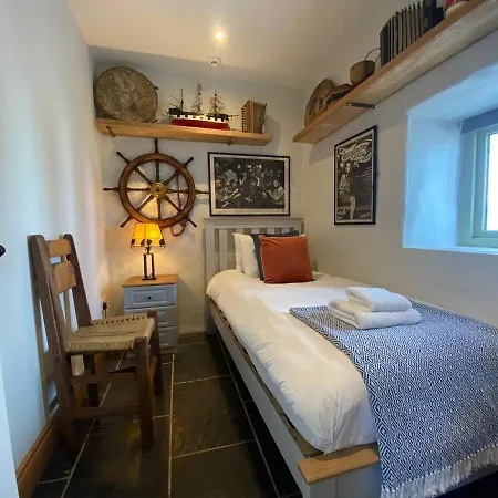 Charming Music Shop -town Centre Dingle