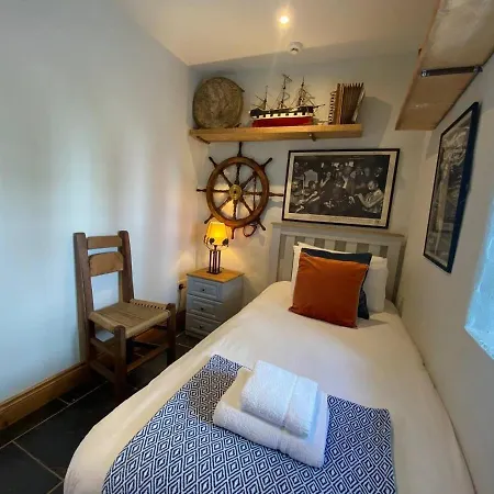 Charming Music Shop -town Centre Dingle